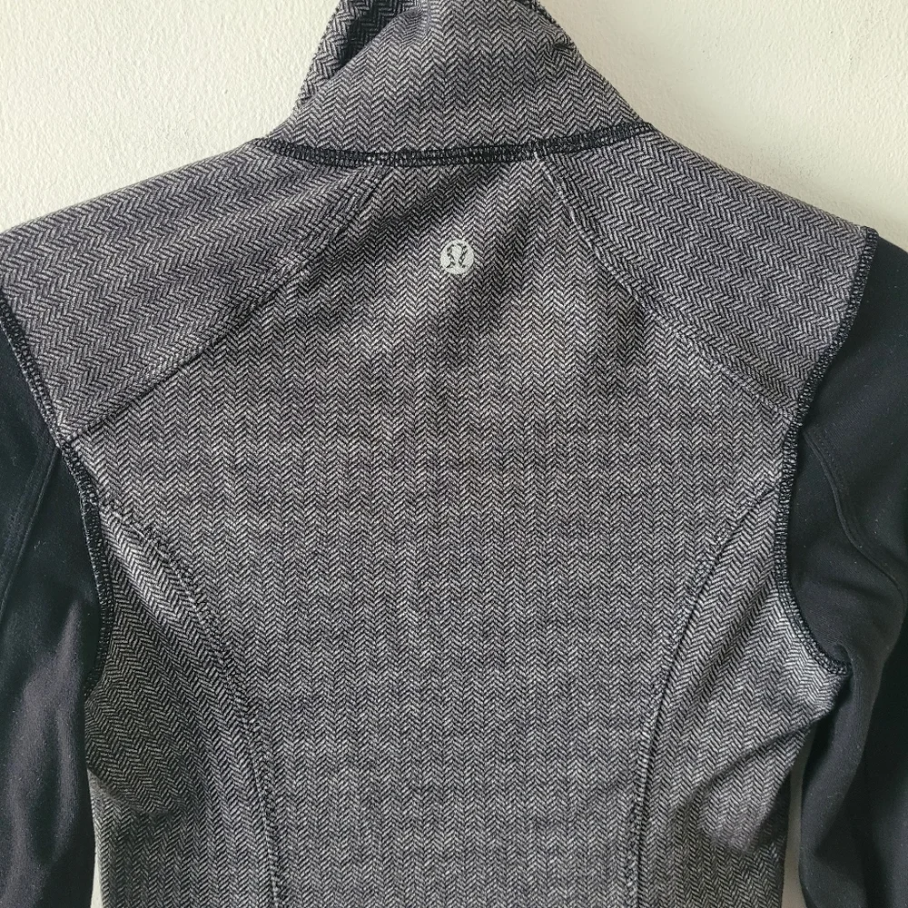 Lululemon Asana Full Zip Herringbone Black‎ and Gray Jacket Size 2